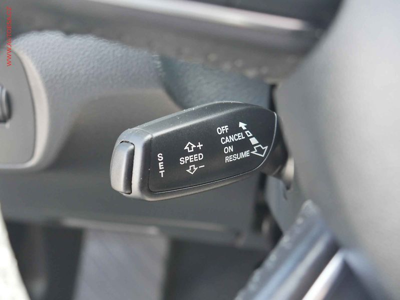 Audi Q3 (2011) 2.0 TDi quattro, AT, bixen - fotka 20 z 21