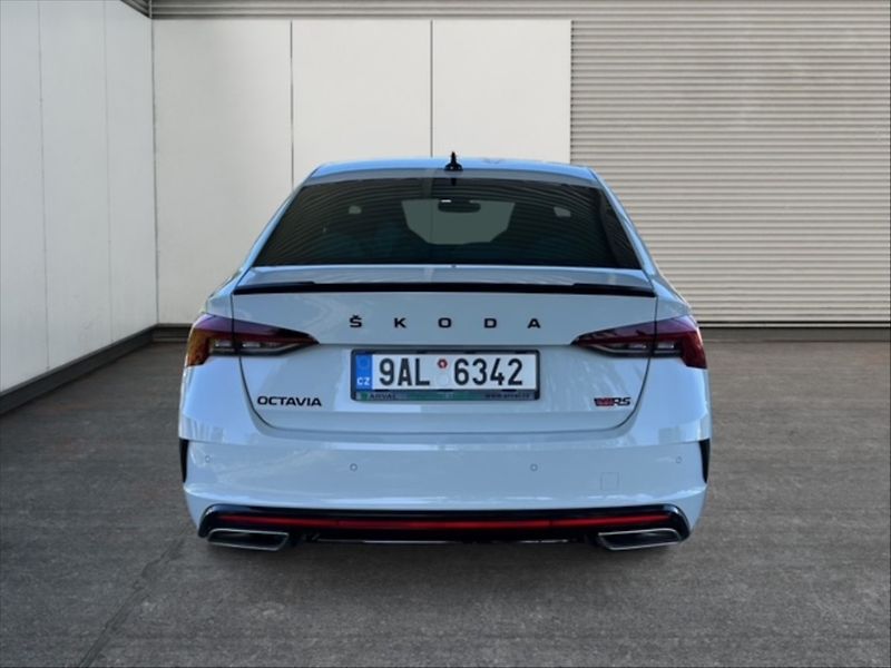 Škoda Octavia 2,0 TDI 147 RS AT - fotka 5 z 11