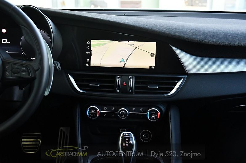 Alfa Romeo Giulia 2.0 TURBO 16V 206kW Q4 VELOCE - fotka 21 z 42
