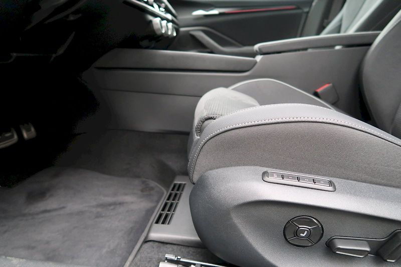 Škoda Superb (2025) SportLine 1,5 TSi e- Tec/110 k - fotka 13 z 32