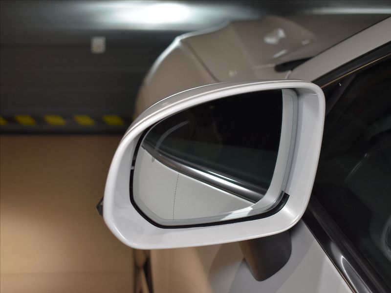 Volvo XC60 2,0 T8 AWD Ultra B&W,Panorama - fotka 28 z 29