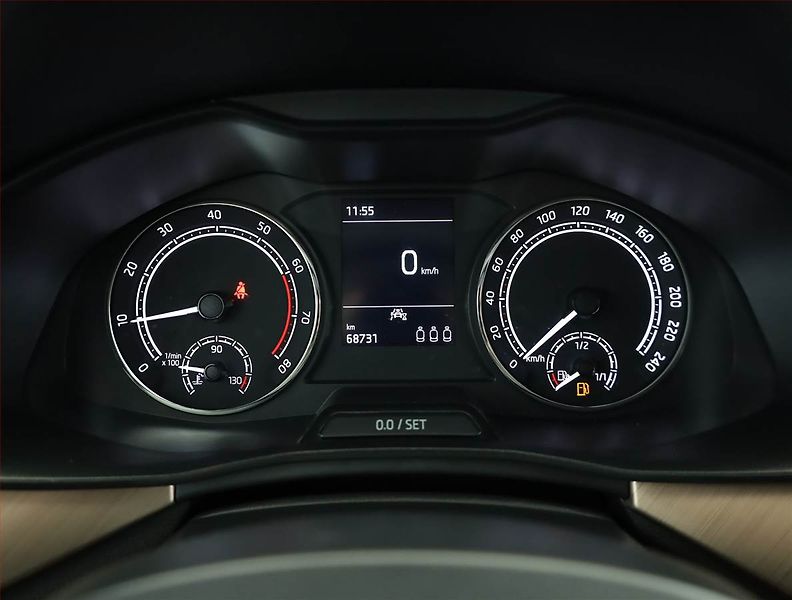 Škoda Kamiq (2021) 1.0 TSI, Tempomat - fotka 9 z 17