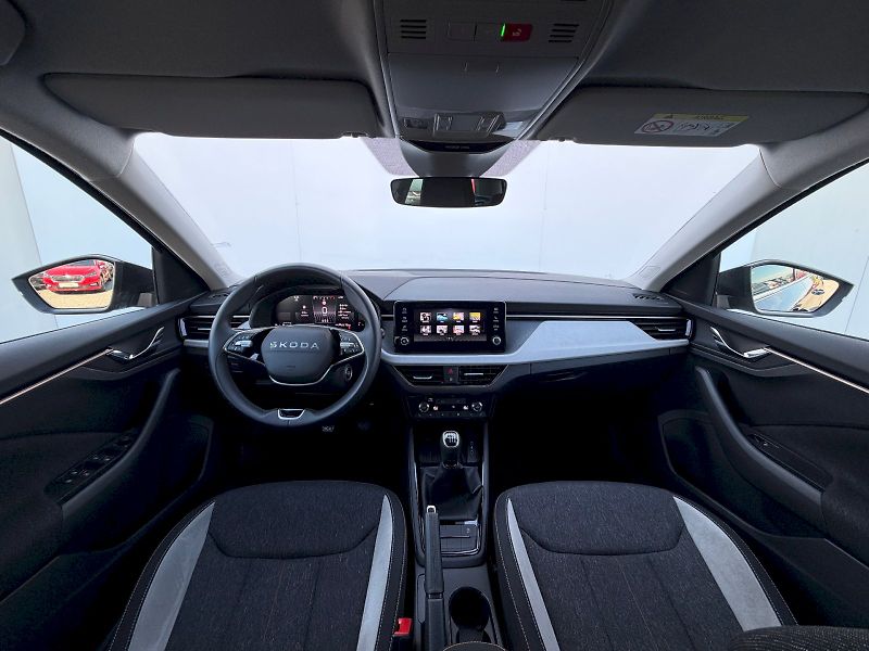 Škoda Scala (2025) 1.5 TSI 110kW Top Selection - fotka 9 z 35