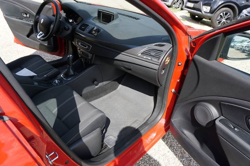 Renault Mégane (2013) 2, MAJITEL NOVÉ V ČR - fotka 15 z 31