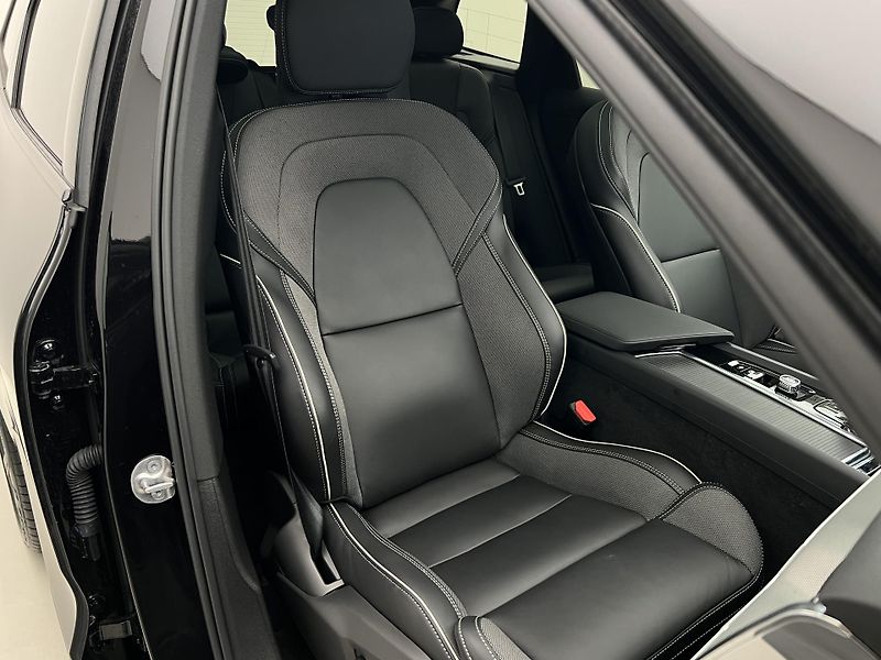 Volvo XC60 T6 AWD BLACK EDITION RESKIN - fotka 23 z 50