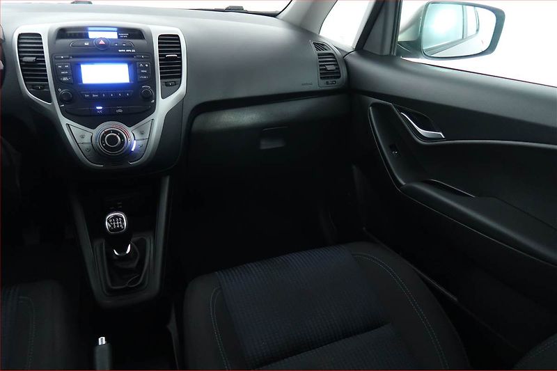 Hyundai ix20 (2015) 1.4 CRDi, Serv.kniha - fotka 8 z 16