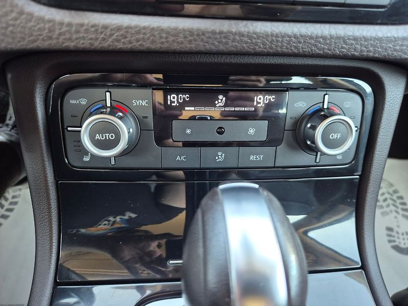 Volkswagen Touareg 3.0TDi 150kW 4x4 tažné - fotka 18 z 32