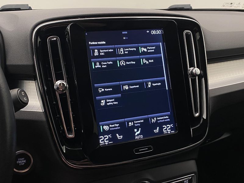 Volvo XC40 T5 AWD MOMENTUM AUT - fotka 37 z 45