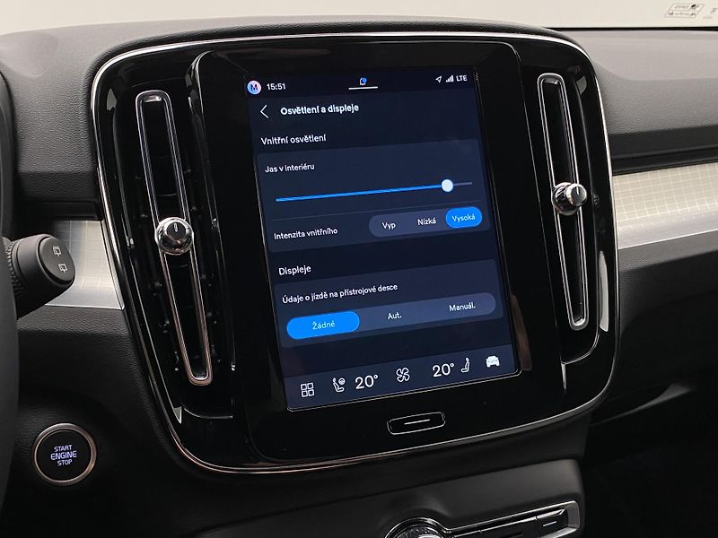 Volvo XC40 (2026) B3 AUT DARK PLUS - fotka 51 z 60