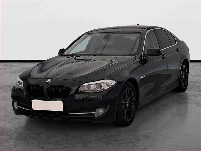 BMW Řada 5 (2011) 520d, Xenony, Tempomat - fotka 2 z 17