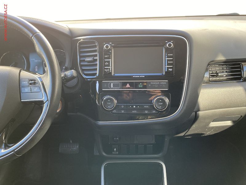 Mitsubishi Outlander (2019) 2.0MiVEC, AT, +ALU, navi, TZ - fotka 12 z 17