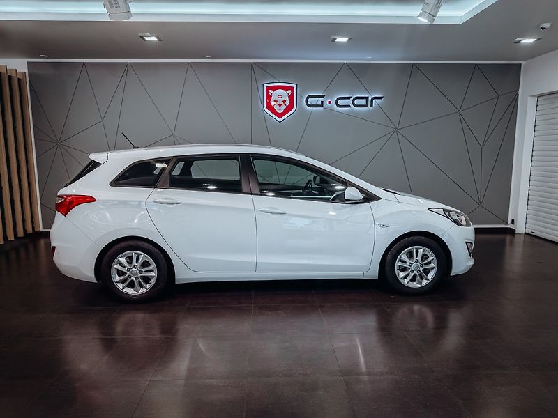 Hyundai i30 1.6CRDi 81kW - fotka 4 z 27