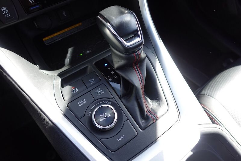 Toyota RAV4 2,5 PHEV Plug-in Selection VIP - fotka 23 z 38