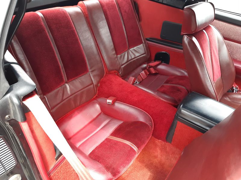 Chevrolet Camaro (1989) Z28 5,0V8 ConvertibleREZERVACE - fotka 15 z 28