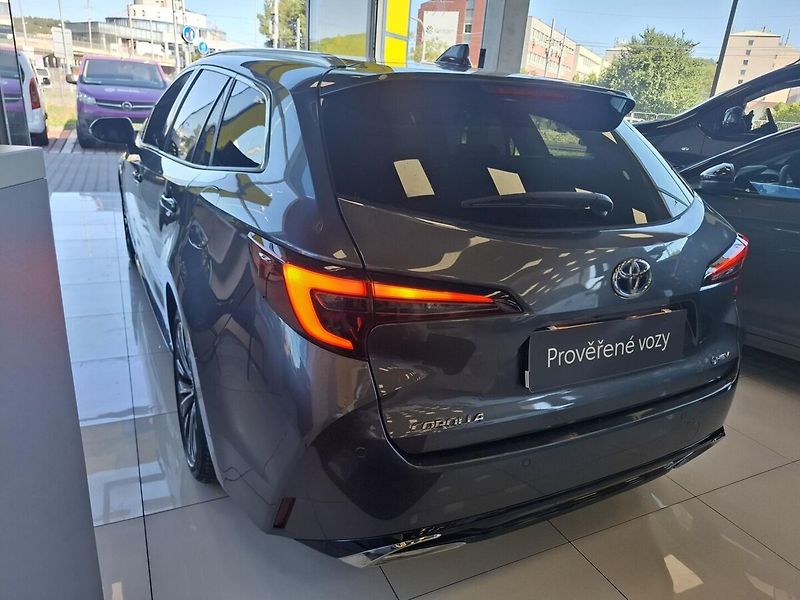 Toyota Corolla 2.0HEV 112KW Style 2024 - fotka 4 z 13