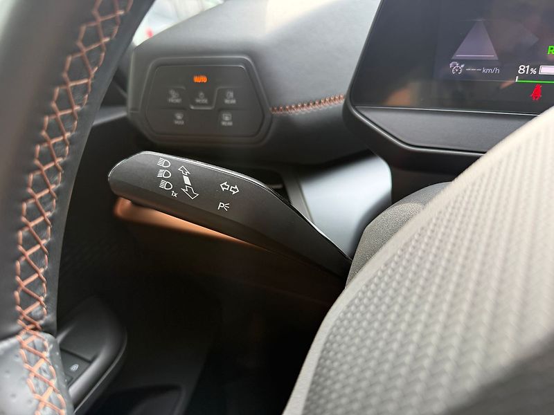 Cupra Born 62 kWh / HUD / FULL LED - fotka 31 z 40