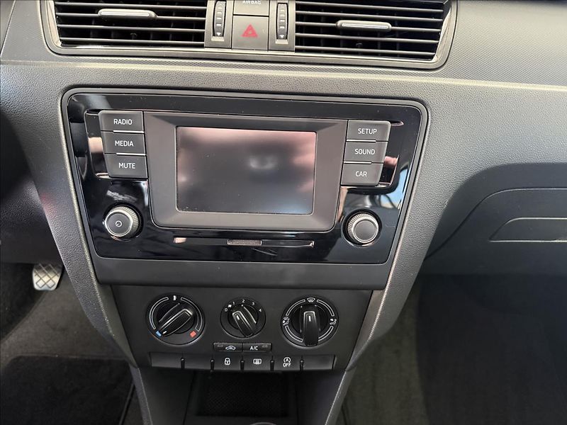 Škoda Rapid 1,2   TSI 81kW,SERVISKA,1.MAJI - fotka 12 z 18