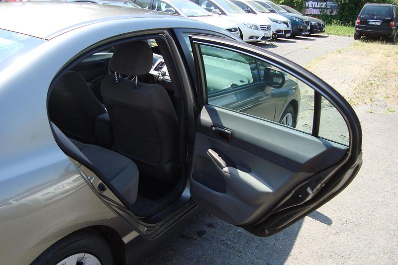 Honda Civic (2010) 1.8 i-vtec,ČR,1.Maj.Pra.servis - fotka 38 z 66
