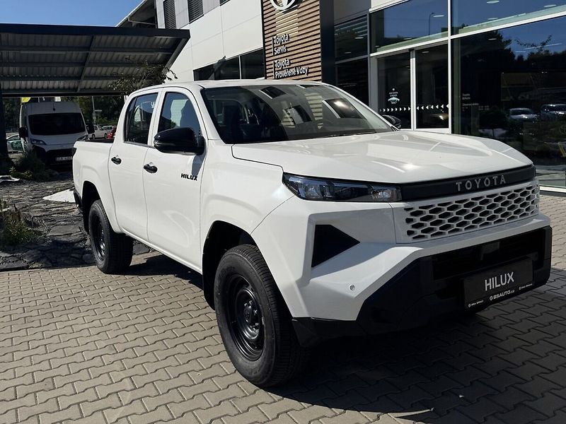 Toyota Hilux 2.8L Diesel 4x4 MHEV 48V AT6 - fotka 3 z 11
