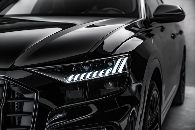 Audi SQ8 competition+, karbon, panorama - fotka 13 z 34