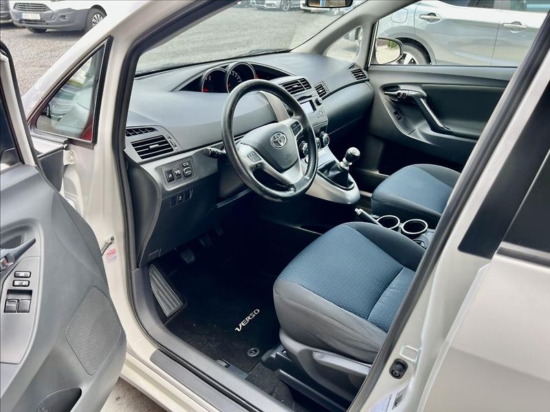 Toyota Verso 1,6 D-4D KLIMA - fotka 11 z 36