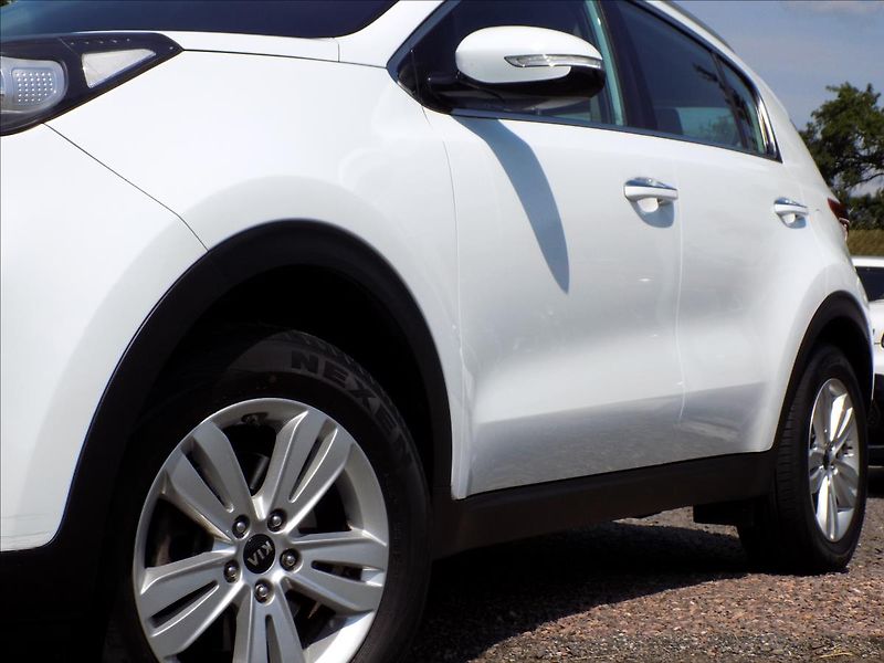 Kia Sportage 1,7 CRDi NAVI, KAMERA, 1.maj. - fotka 12 z 35