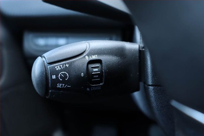 Peugeot 2008 (2018) 1.2 PureTech, Automat - fotka 23 z 25