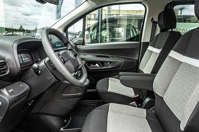 Citroën Berlingo (2026) 1,2 PLUS benzín 110k + KAMERA - fotka 10 z 14