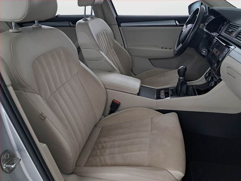 Škoda Superb (2015) Style 2.0 TDI, Kůže, Navi - fotka 9 z 19