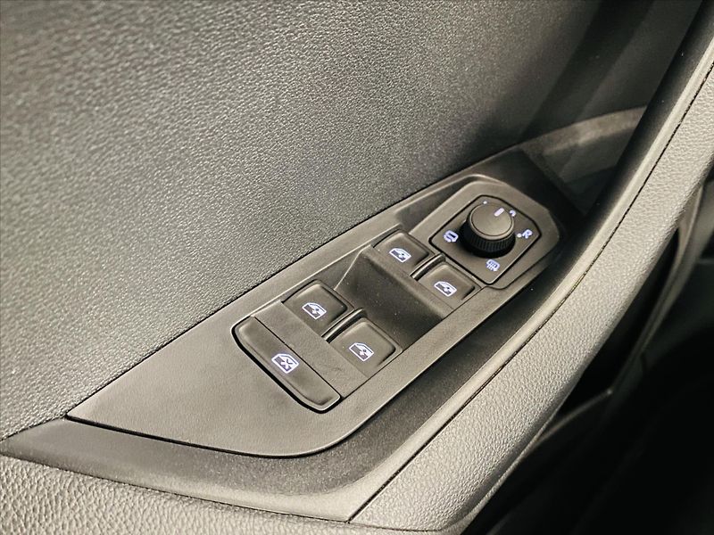 Škoda Karoq 2,0 TDI 110kW DSG 4x4 SportLin - fotka 18 z 26