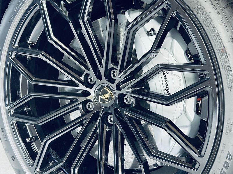Lamborghini Urus (2026) SE*NOVÉ*ARANCIO XANTO* - fotka 17 z 47