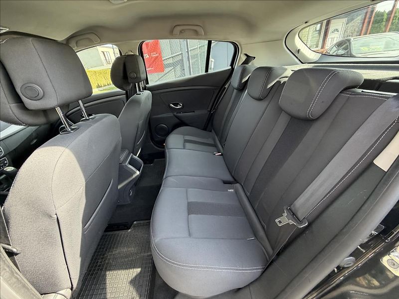 Renault Mégane 1,9 DCi 96kW  Tempomat,Senzory - fotka 27 z 40