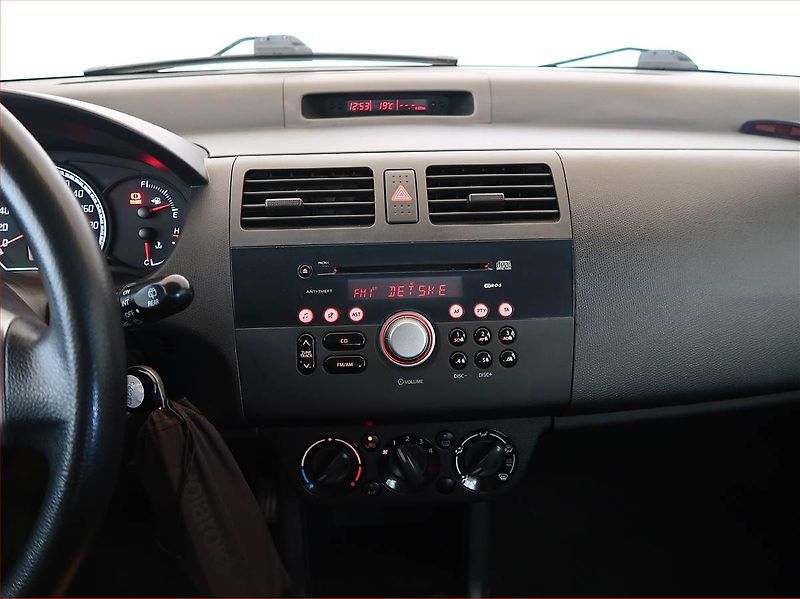 Suzuki Swift (2005) 1.3, CZ doklady - fotka 12 z 13