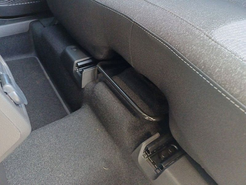 Mitsubishi Grandis INTENSE+ 1.3 DI-T MILD HYBRID - fotka 18 z 20