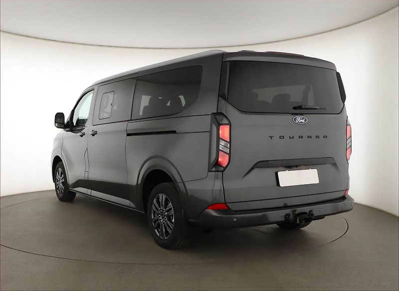 Ford Tourneo Custom (2026) 2.0 EcoBlue - fotka 4 z 24
