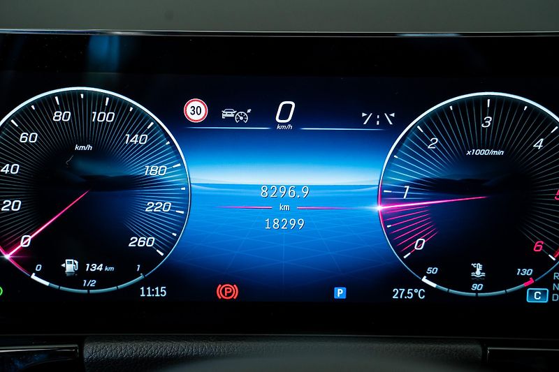 Mercedes-Benz GLA (2025) 200 d 4M/AMGPREMIUM/360/ESP - fotka 17 z 18
