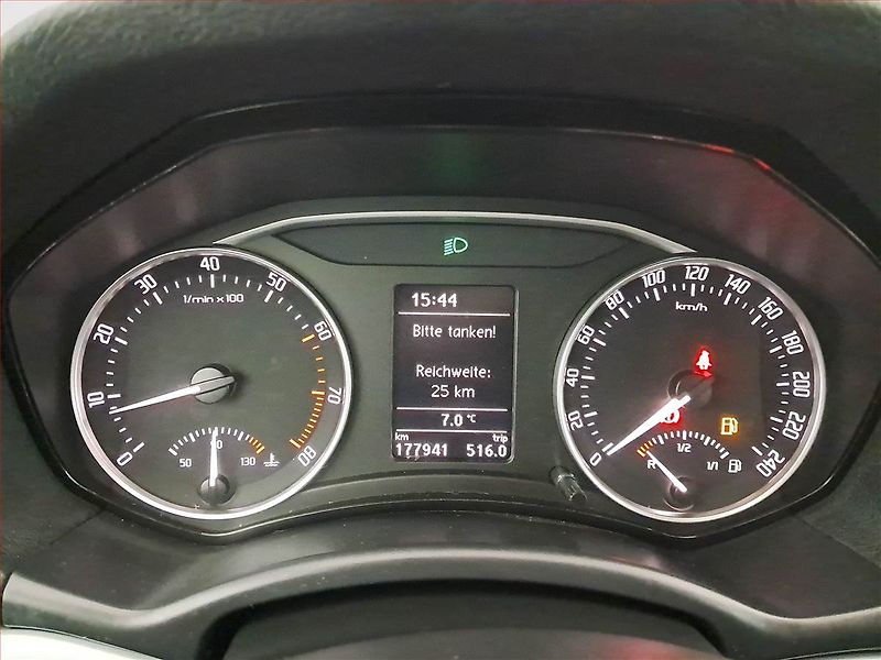 Škoda Octavia (2010) Ambiente 1.8 TSI, Tempomat - fotka 11 z 15