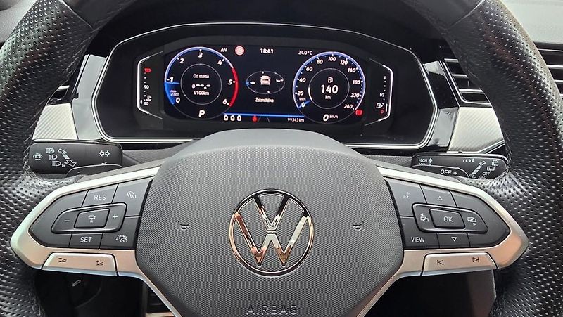 Volkswagen Passat (2023) 2.0 TDI 110kW DSG R-line - fotka 22 z 37