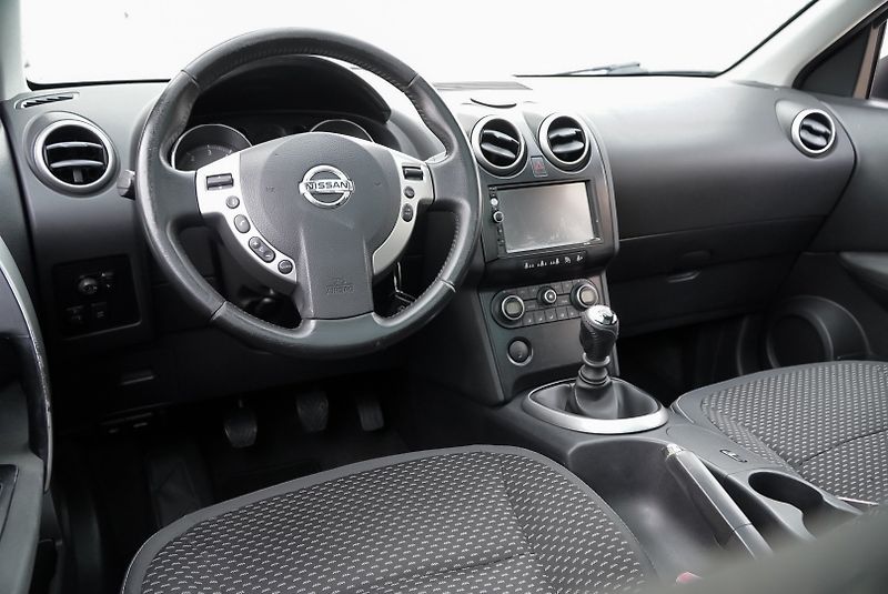 Nissan Qashqai 1.5 dci 7MÍST - fotka 17 z 29