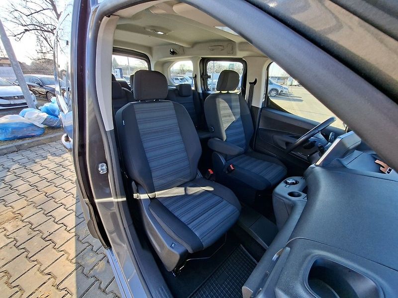 Opel Combo LIFE XL 1,2T 130k EAT8 7.Míst - fotka 16 z 25