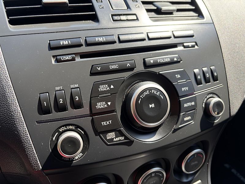 Mazda 3 1.6 Edition - fotka 27 z 31