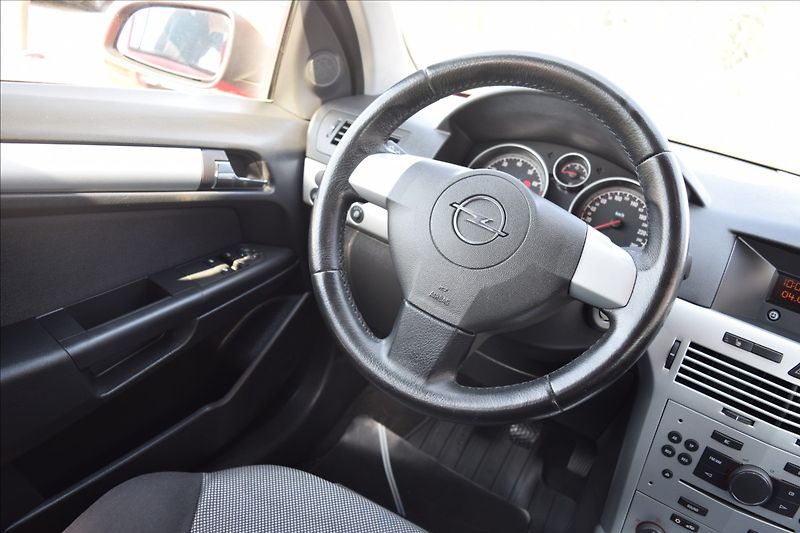 Opel Astra 1,4 i 66KW KLIMA ALU VÝHŘEV - fotka 31 z 50