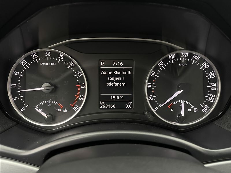 Škoda Octavia 2,0 103kW 4X4 SCOUT 2XKOLA ČR - fotka 12 z 33