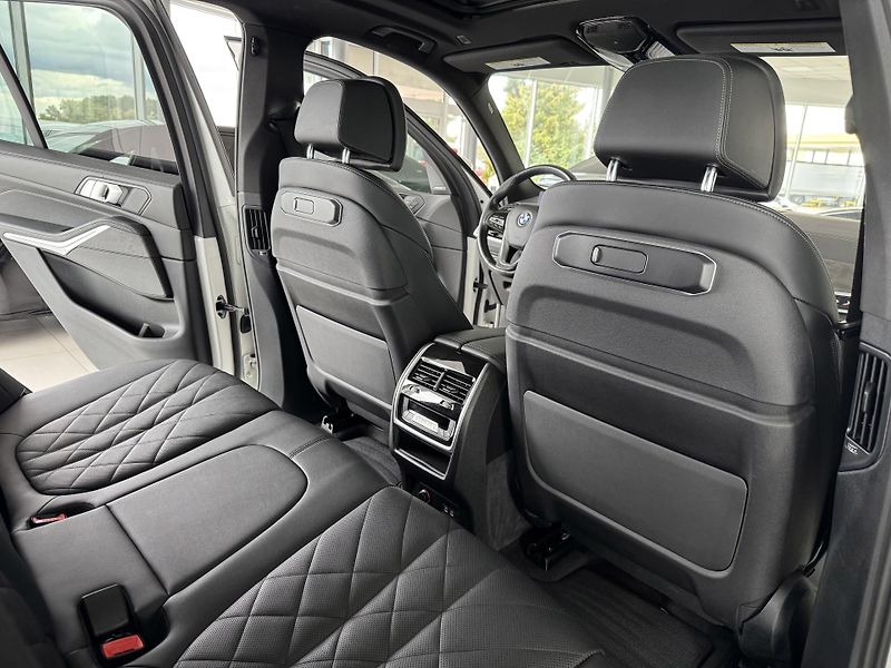 BMW X5 40i xDrive*280kW*Laser*Panoram - fotka 17 z 45
