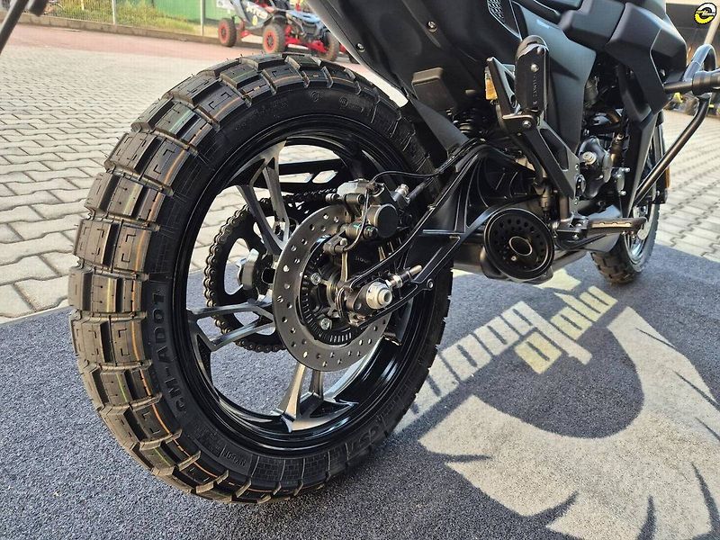 Zontes 125 G1 (2026) Scrambler litá kola - fotka 13 z 17