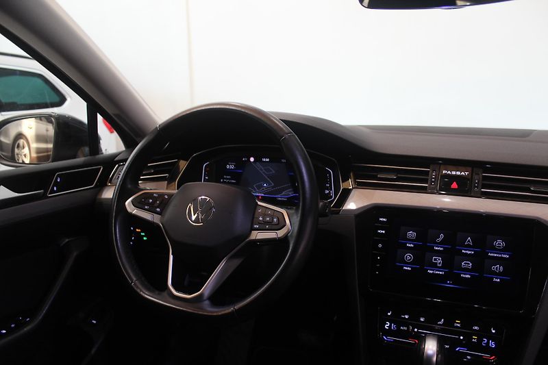 Volkswagen Passat (2022) 2.0TDI DSG Display LED TAŽNÉ - fotka 27 z 37