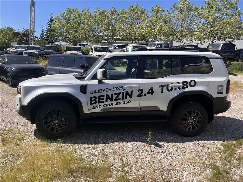 Toyota Land Cruiser 250 2,4i T 8AT Allrounder SE 7 - fotka 4 z 36