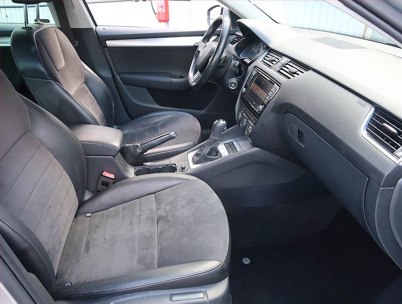 Škoda Octavia (2015) 2.0 TDI, 4X4, Automat, Kůže - fotka 9 z 26