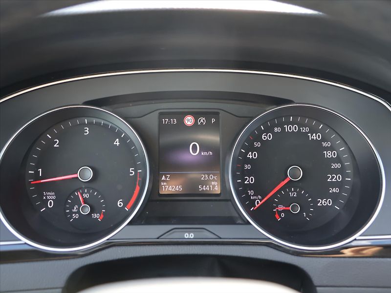 Volkswagen Passat 2,0 TDI 140kW DSG LED Aut.klim - fotka 18 z 34
