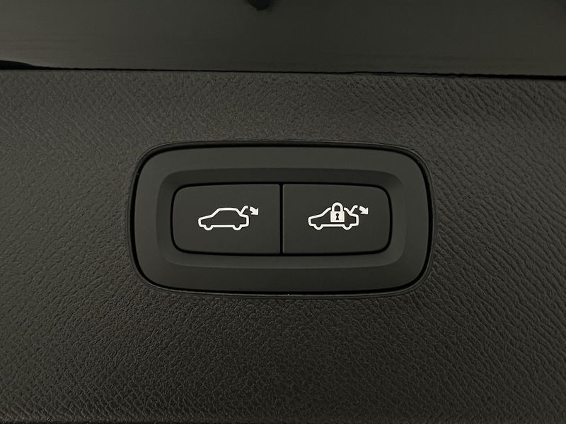 Volvo XC90 (2026) B5 AWD DARK PLUS AUT - fotka 19 z 48